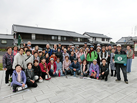 今井町蘇武橋公園で記念写真