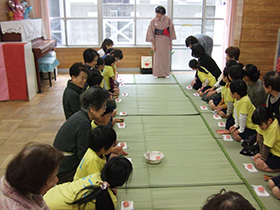 お出かけ茶道教室（東中本保育所）